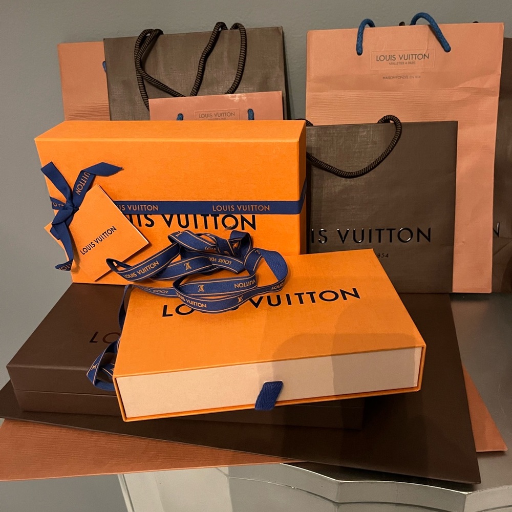 Louis Vuitton Shopping bags